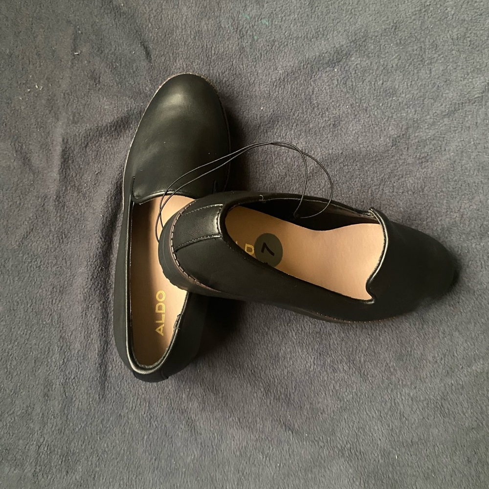 EUC! Aldo polyurethane Women's Slip-on loafers Shoes Size 7 Black Leather Flat